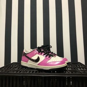 Nike Pink Black White Low-Top Sneakers
